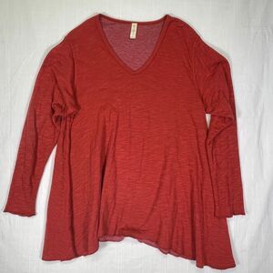 North Star Base Red Hi-Low Hem Long Sleeve V-Neck T-Shirt Size Medium